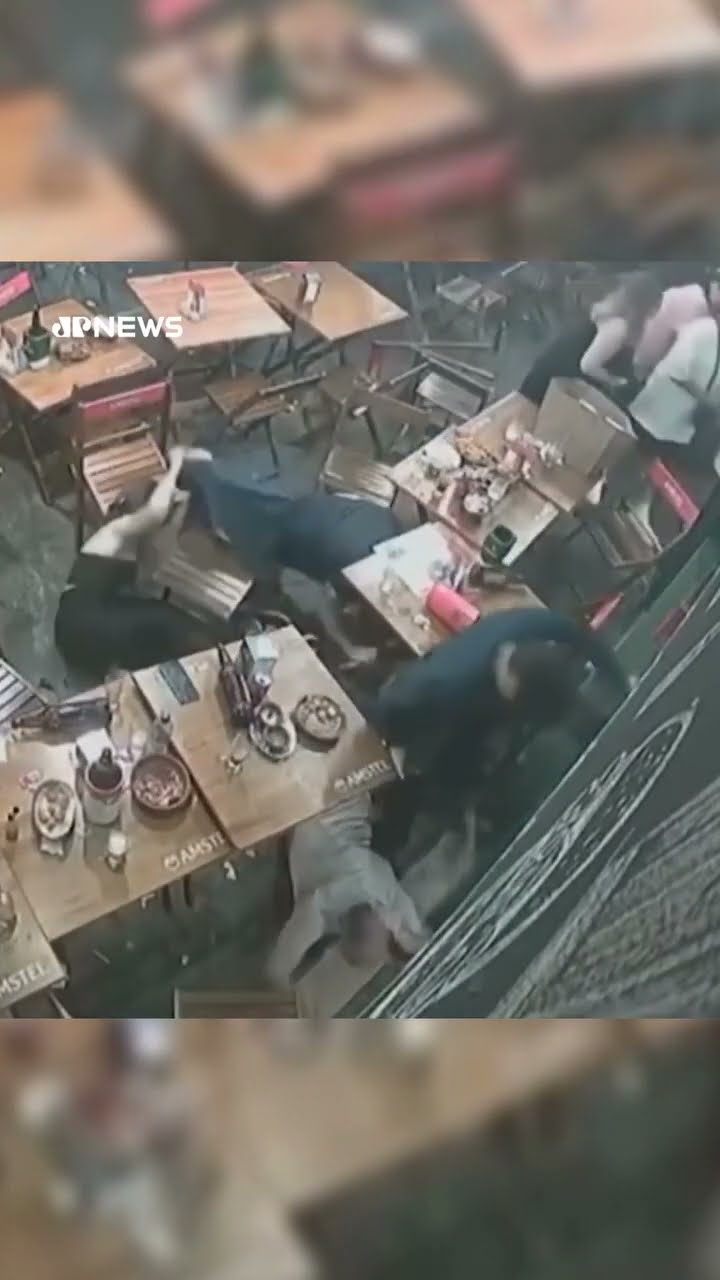 Criminosos armados fazem arrastão em bar na Zona Oeste de São Paulo #shorts