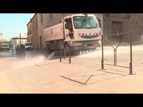 Coronavirus Hérault: opération nettoyage et désinfection dans les rues d'Agde Coronavirus Hérault: opération nettoyage et désinfection dans les rues d'Agde