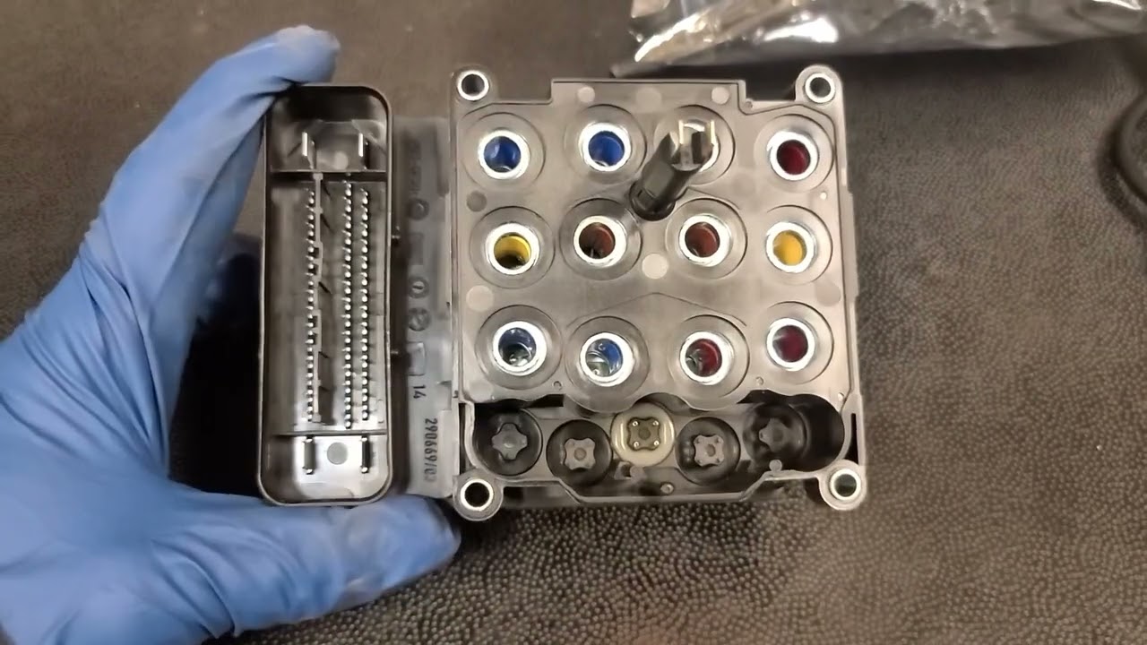 Wrangler JK ABS Module Replacement - YouTube