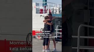 Momen  Haru Keluarga Korban Tenggelam Km Putri Sakinah Doakan Tim Sar Di Pinggir Laut