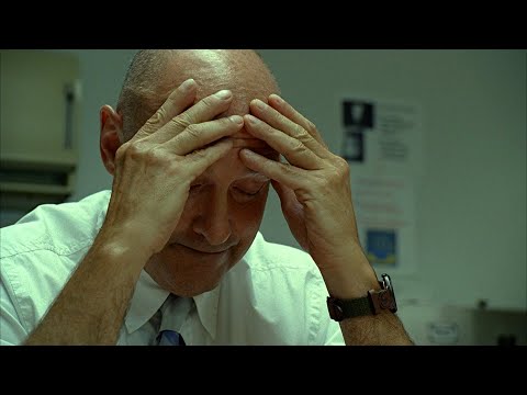 Кадр: Начальник Рэнди насмехается над Локком — «Остаться в живых»