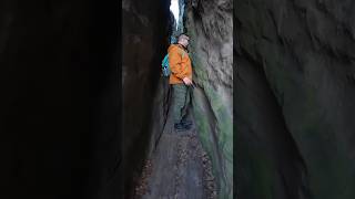 Проходим Через Ущелье В Приграбских Скалах