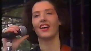 Video thumbnail of "Texas - Live at Werchter Festival 1989"
