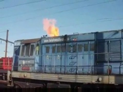 RUSSIAN LOCOMOTIVE COLD START BREATHS FIRE! COOL! SEE DESCRIPTION PLEASE!