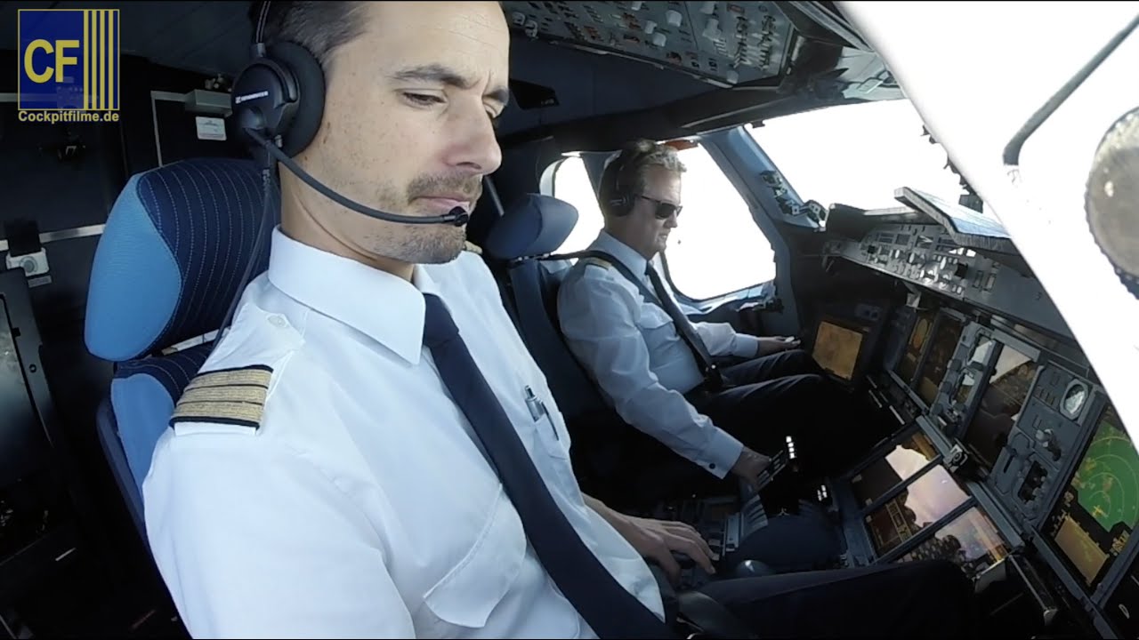 Im 747 Jumbo Cockpit nach Rostock: Kapitän Victoriano fliegt seinen Riesenvogel - Cockpitfilme.de
