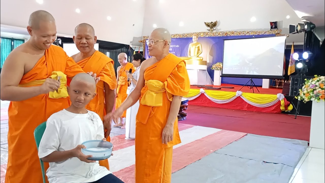 PABBAJJA SAMANERA SEMENTARA_UPACARA POTONG RAMBUT