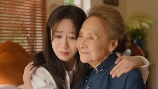 Only with grandma can Chenghuan relax and cry. Grandma comforts Chenghuan to getover his broken love