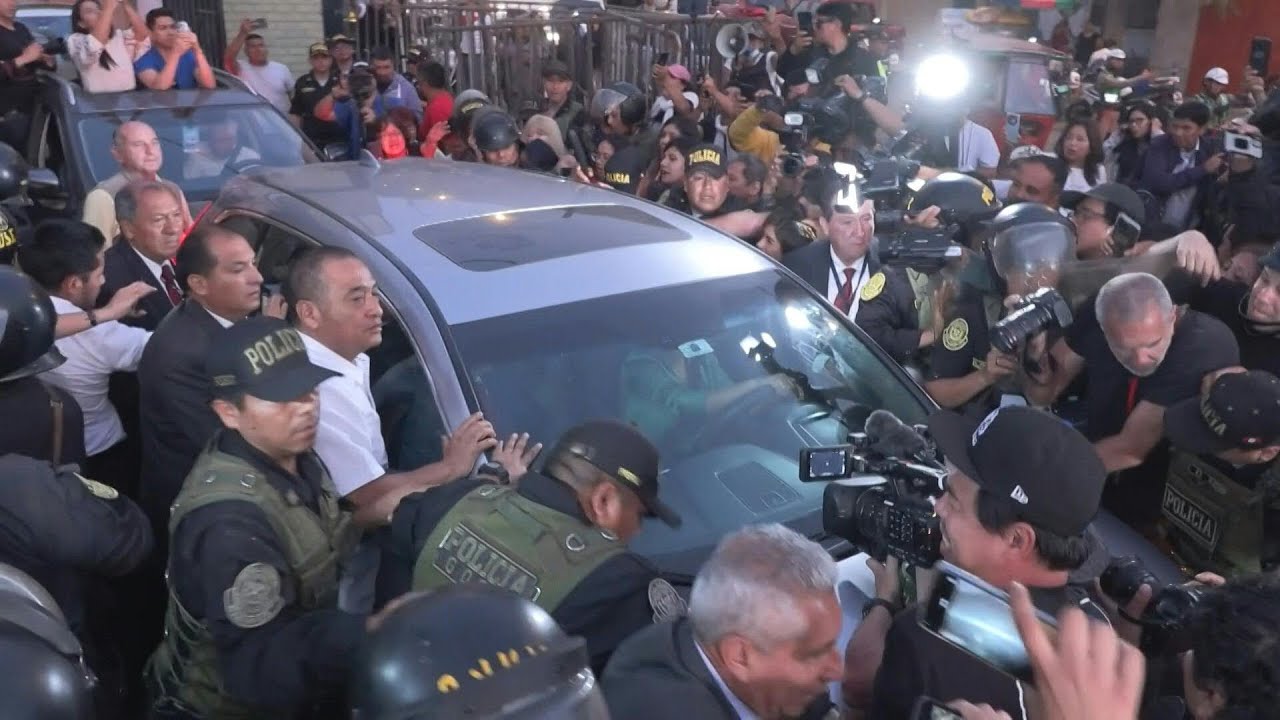 Peru ex-president Fujimori drives off after pardon reinstated | AFP ...