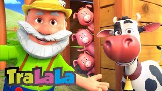 Video thumbnail of "Bunicul meu o fermă avea (Old MacDonald Had a Farm în română) | TraLaLa"