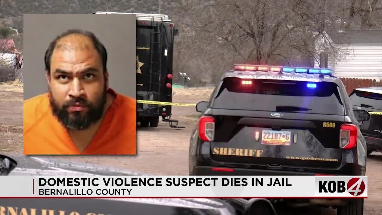 Man accused of shooting family dies after apparent suicide at MDC - YouTube