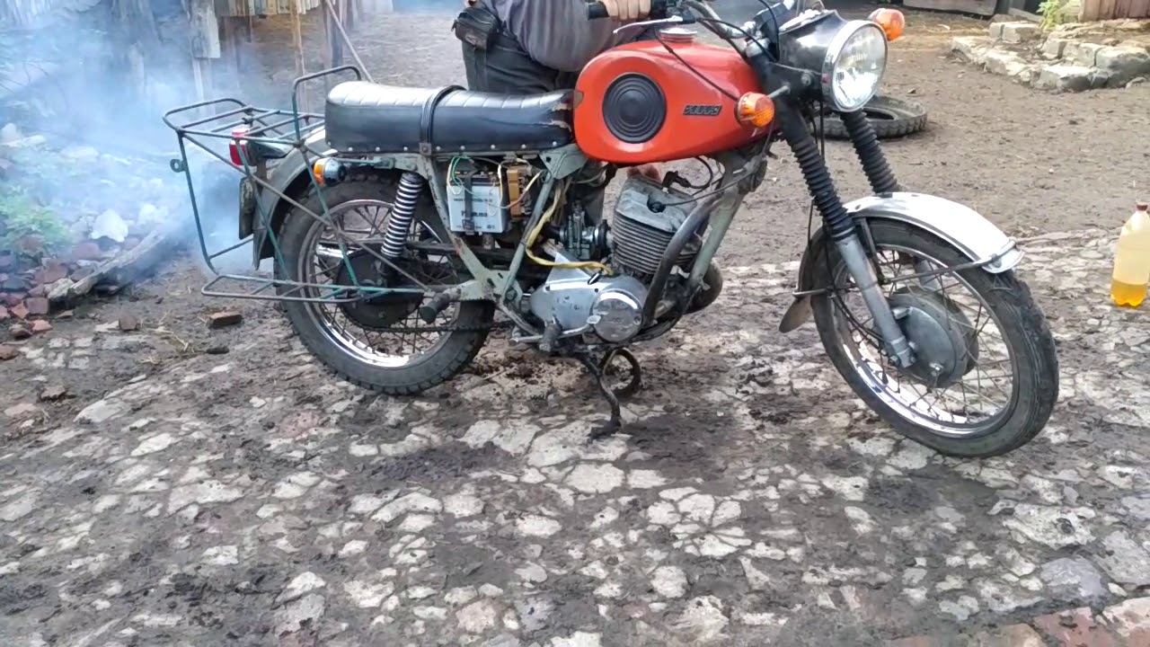 Иж пс апокалипсис. Как заводится иж планета 5. Иж планета спорт 350. Как заводить иж. Крепление аккумулятора иж планета 5.