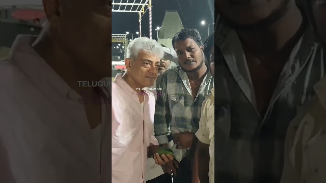 Тала Аджит делает селфи с фанатами под проливным дождём