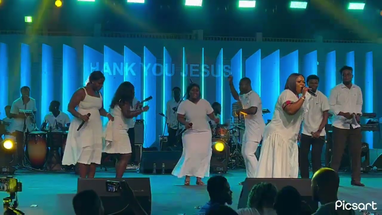 PIESIE ESTHER DELIGHT FANS WITH HER POWERFUL 🔥🔥 PRAISES AT THE UNITY ANNUAL THANKSGIVING SERVICE 