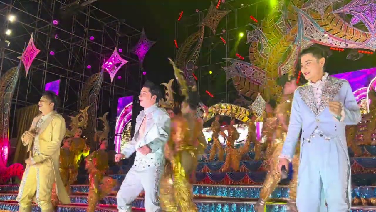 งานโชว์ฤดูกาลนี้อลังกาลจริงๆหมอลำใจเกินร้อย