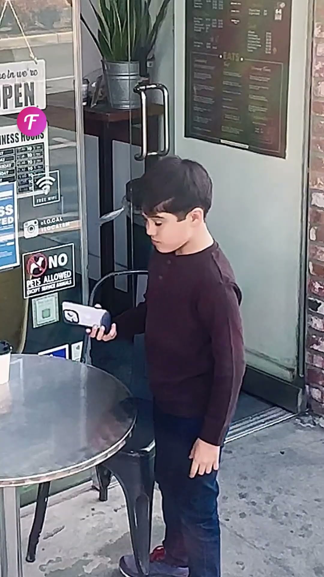Little Boy Protects a Stranger’s Phone from Theft #shorts