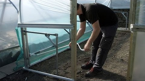Fitting Ventilation Screen to Aluminium Side Rails on Polytunnel
