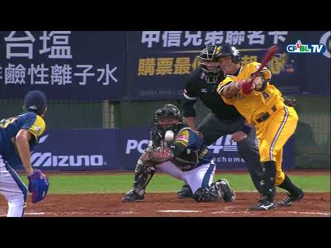 09/16 Lamigo vs 兄弟 三局下，王勝偉擊出游擊軟弱滾地球，郭永維快傳一壘，刺殺了打者