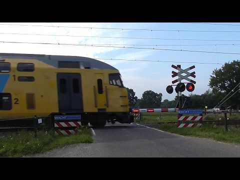 Spoorwegovergang Wierden/ Level Crossing/ Passage a Niveau/ Bahnübergang