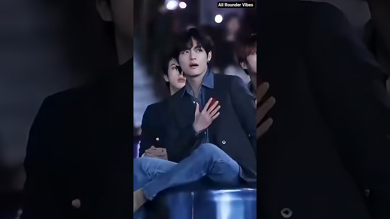 ⁣Sexy Lisa With BTS V ❤️ "Rakka Takka Takka" Song With Hot Vibes 🥵