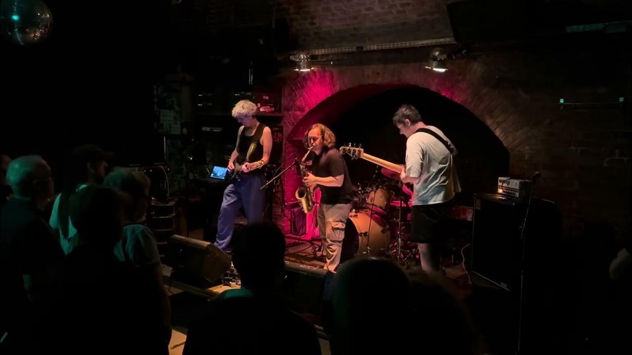Mozo Mozo live im rhiz 2023-09-13, laudatio, Set 1; - YouTube