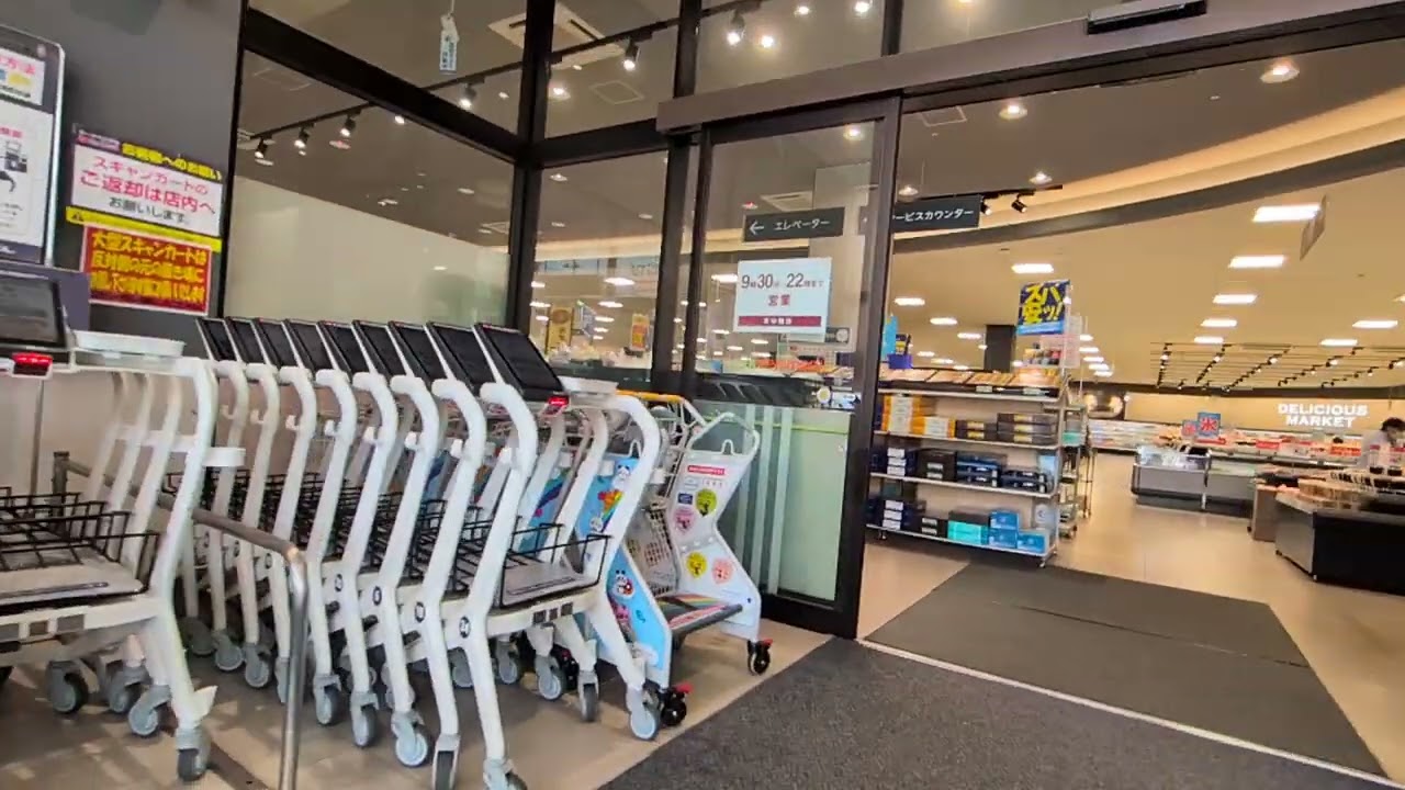 ヨークベニマル 桑野店　エスカレーター