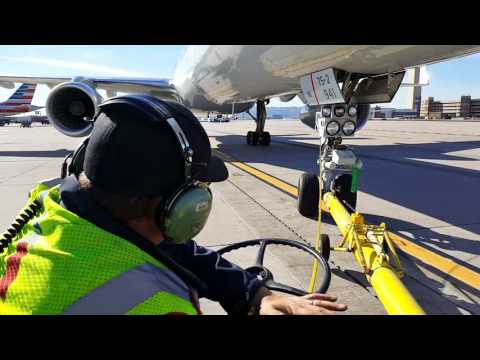 Boeing 757 Pushback from A26 at Phoenix Sky Harbor Airport