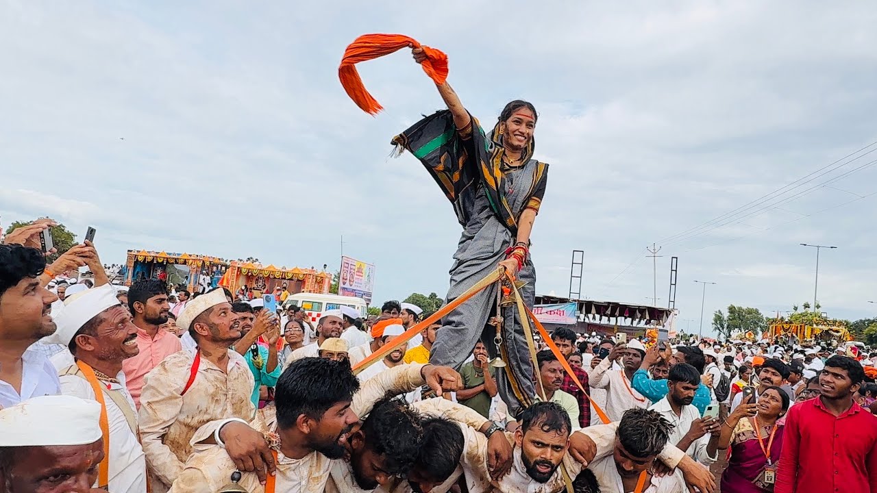 वाखरी ते पंढरपुर पालखी सोहळयात सायली पाटील ने सामील होत केला वकऱ्यान सोबत Dance 😍😍