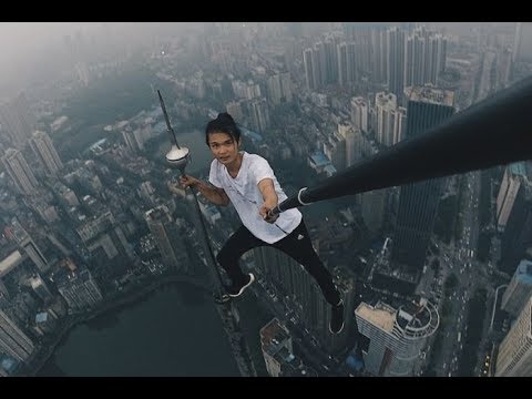Chinese stuntman dies after falling from a 62-story skyscraper - YouTube