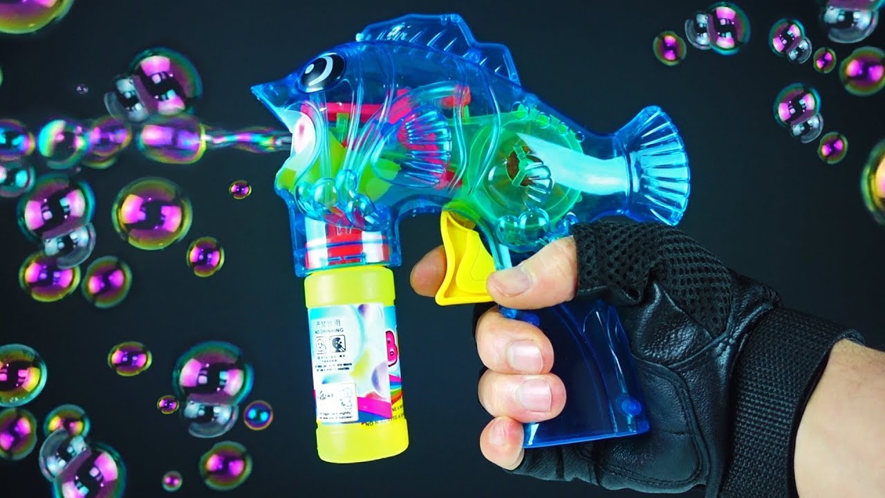 Jumping bubble gun game up. ребенок с машинкой для мыльных пузырей. пулемет для мыльных пузырей gatling. бабл ган шоу. миниган мыльные пузыри.