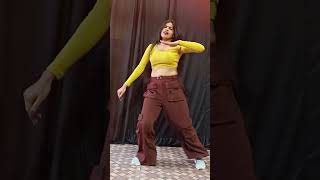 valeti Daaru #dance #viral #nehakakkar #youtubeshorts #ytshorts #bollywooddance #dance #trending #yt