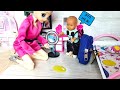 ЧЬЯ ЭТО ЛУЖА?😱🤣🤣 Катя и Макс веселая семейка! Смешные куклы Барби и ЛОЛ Даринелка ТВ