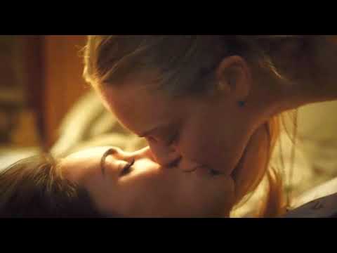 Amanda Seyfried & Megan Fox Hot Lesbian Kiss