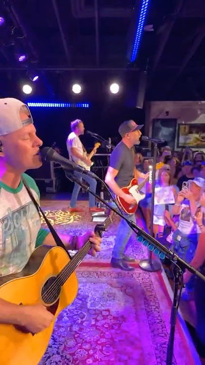 Live from Odies 🍻 #odies #olddominion #bar #nashville