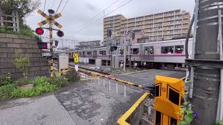 東中山駅を通過していく3000形通勤特急