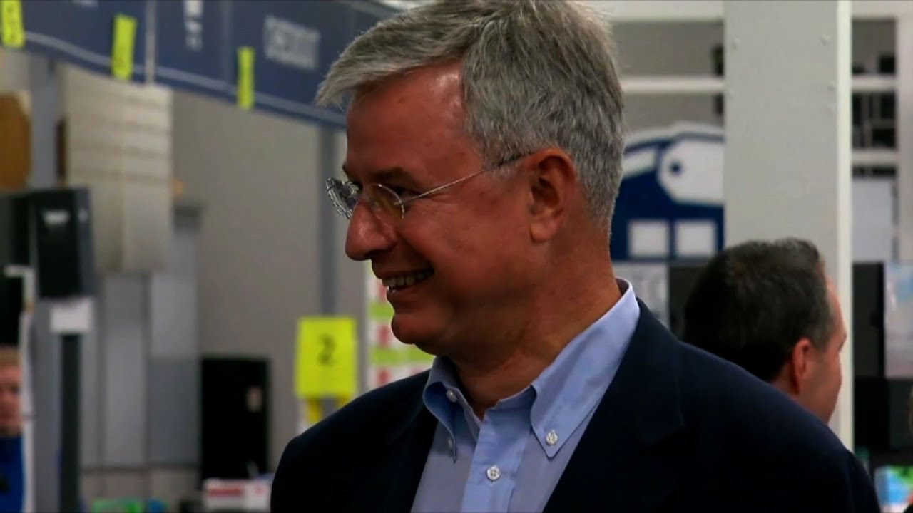 Raw: Best Buy CEO Greets Thanksgiving Customers