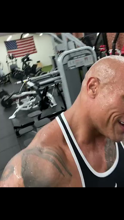 Por que The Rock Levanta a sobrancelha?