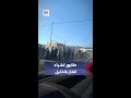 طابور لمواطنين يصطفون لشراء الغاز بالخليل من أمام محطة للتعبئة