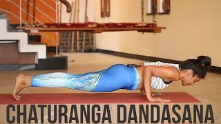 Chaturanga Dandasana – apoio sobre as mãos.