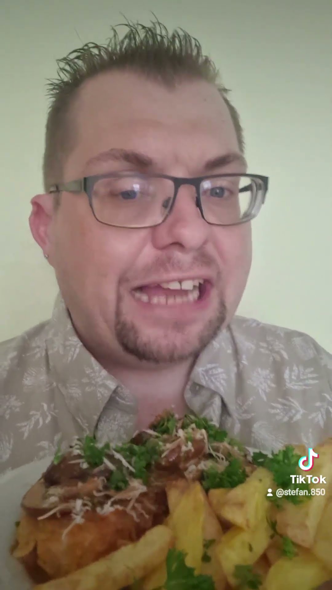 Part: 7 Frischer Crispy Schnitzel mit frischer Jägersosse und frischen ...