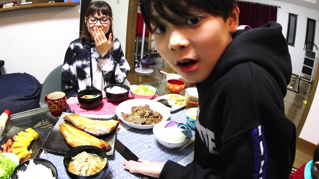 夜ご飯 パパに何度も怒られて逆ギレして泣いちゃう弟…しぃしぃ先輩ヤンチャすぎる…