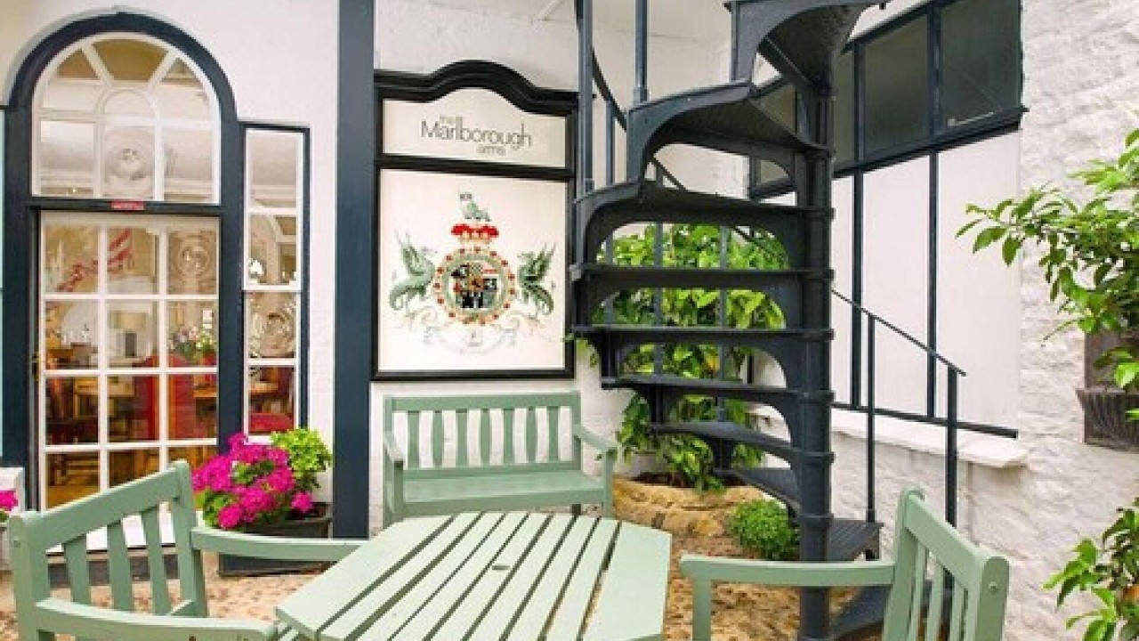Marlborough Arms Hotel, Woodstock, United Kingdom | Travel With Kiara