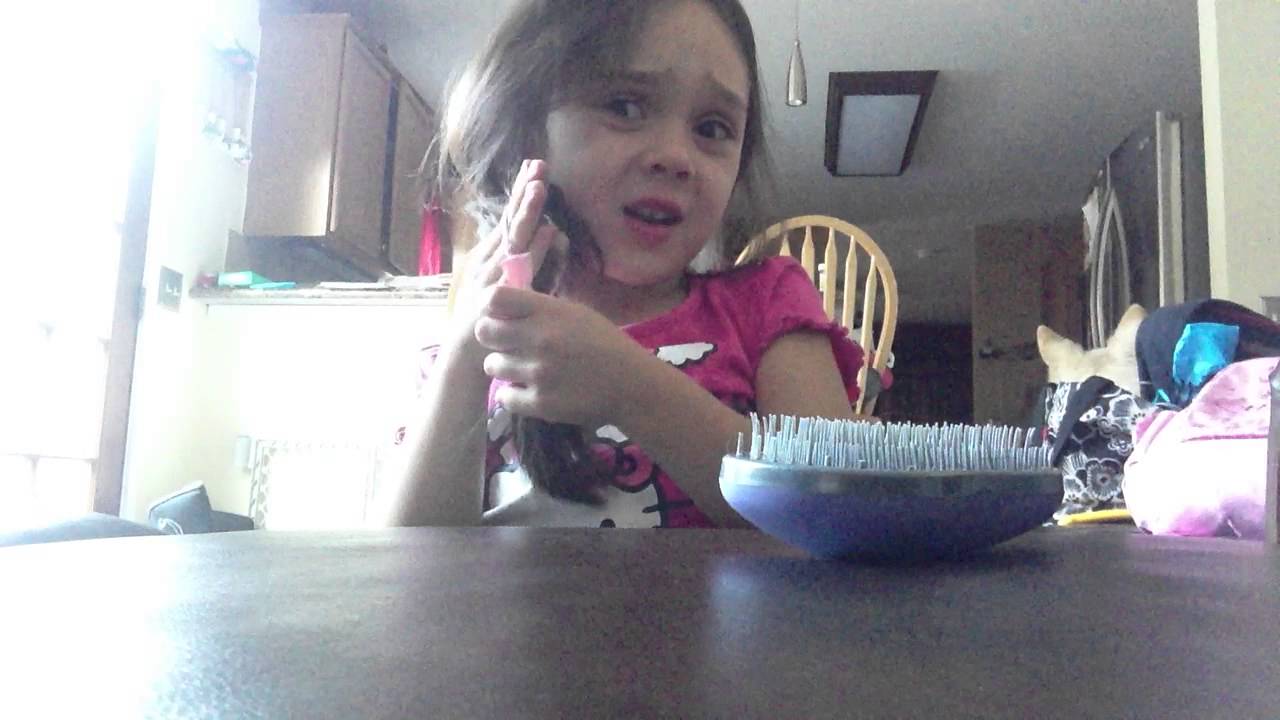 How to brush hair like Elsa from Frozen - YouTube