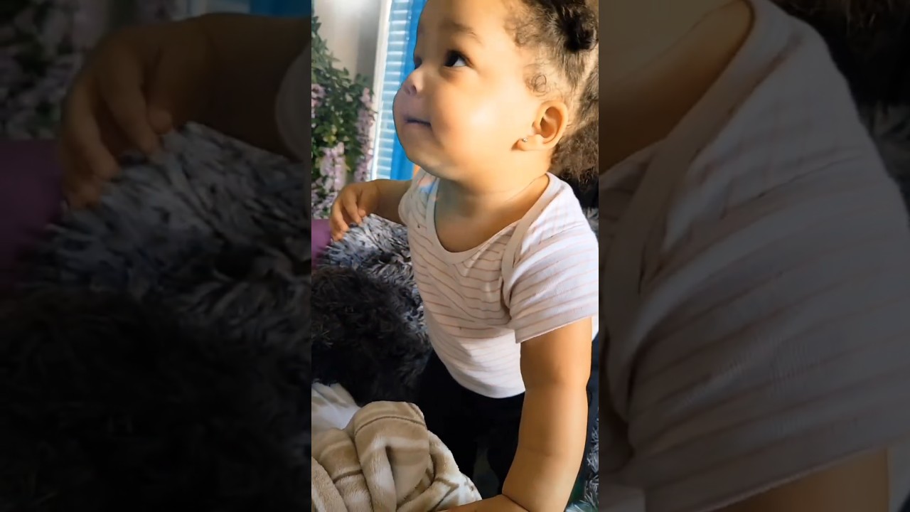 ✨️9 month old 👶🏻BABY🩷 LEARNING about the GOSPEL through MUSIC (it's already in her)🕊📖🎁♥️💙🩷😌