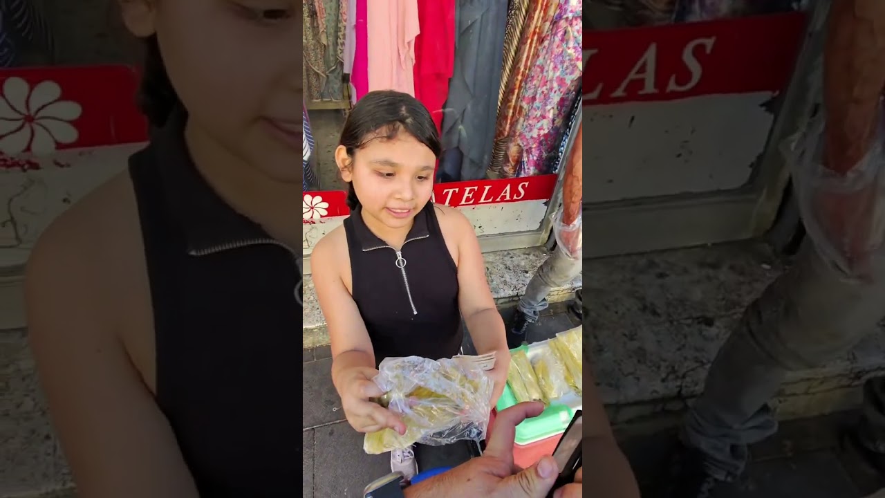 Esta niña estaba trabajando sin imaginar lo que le pasaria