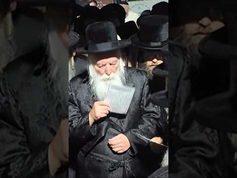 רבה של מגדל העמק הרב דוד גרוסמן בהלווית אחיו הגאון הרב בן ציון גרוסמן זי"ע