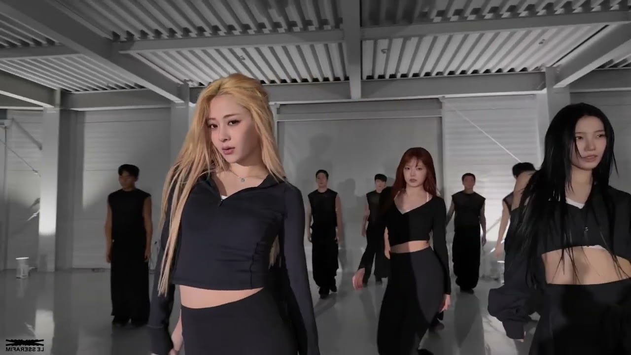 LE SSERAFIM | 르세라핌 | ル・セラフィム - CELEBRATION (Mirrored