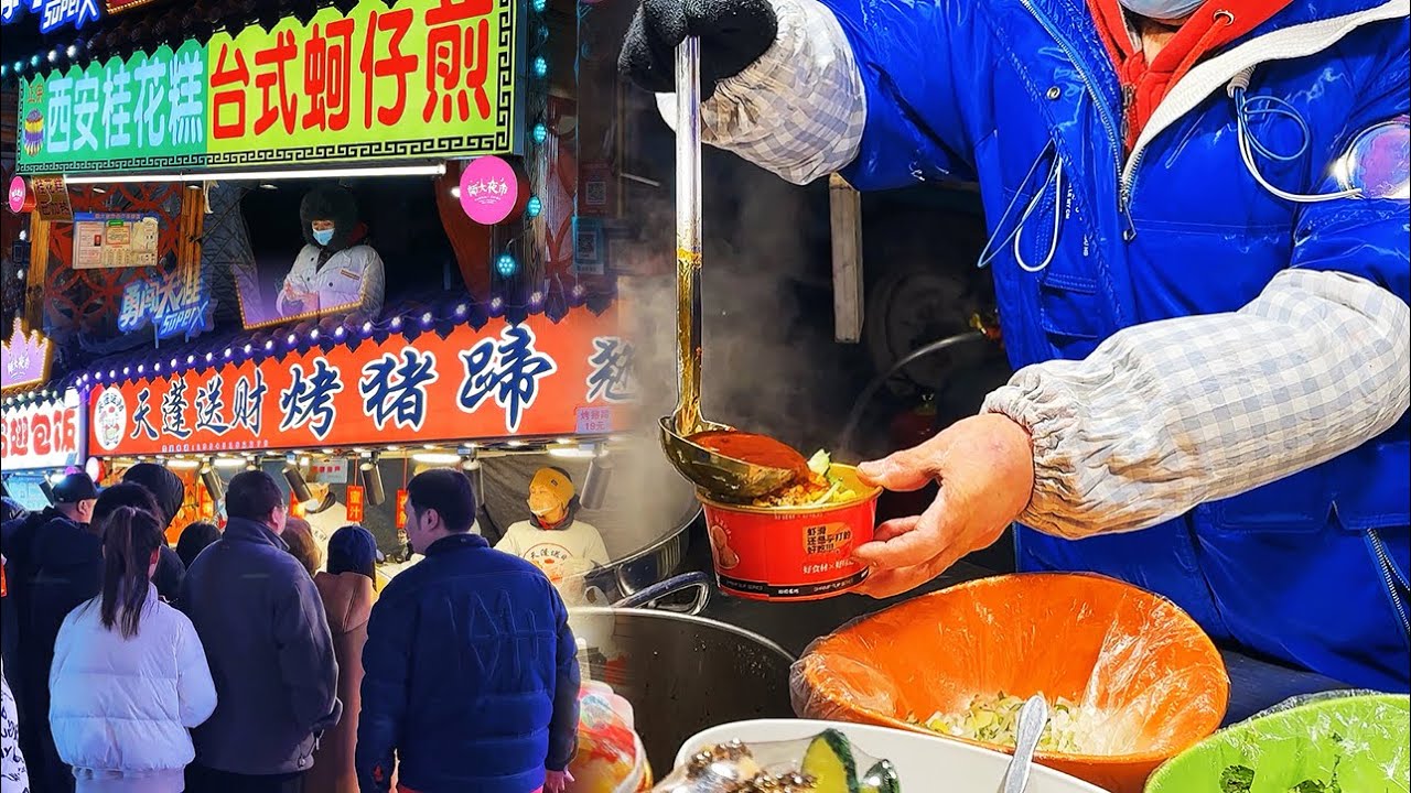 【哈尔滨夜市美食】东北也有台式蚵仔煎，烤鹌鹑焦色诱人，糖醋特色炸鸡架，毛蛋敢不敢尝试？肉夹馍爆肚大受欢迎【阿林去赶集】