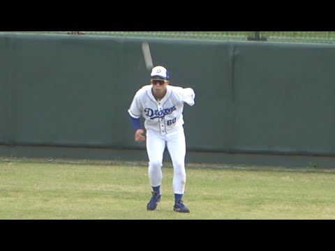 イチローみたいな背面キャッチに挑戦する岡林、最初は失敗するも驚きの成長速度で…？ (2022/11/06)