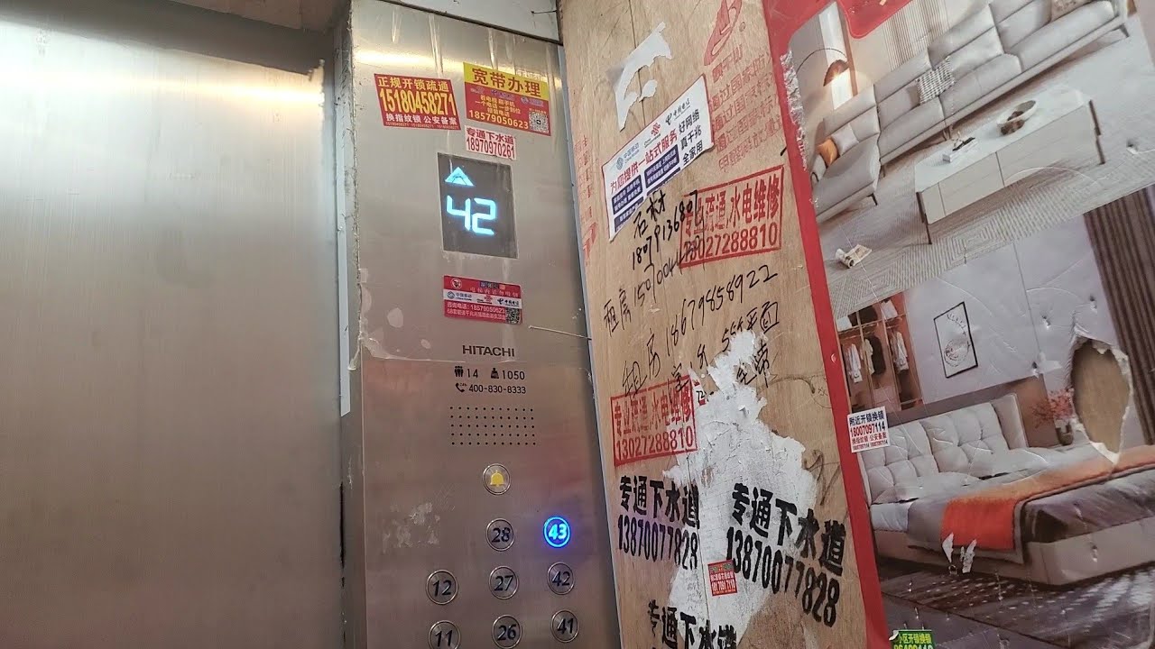 Grotty Hitachi Elevator in China