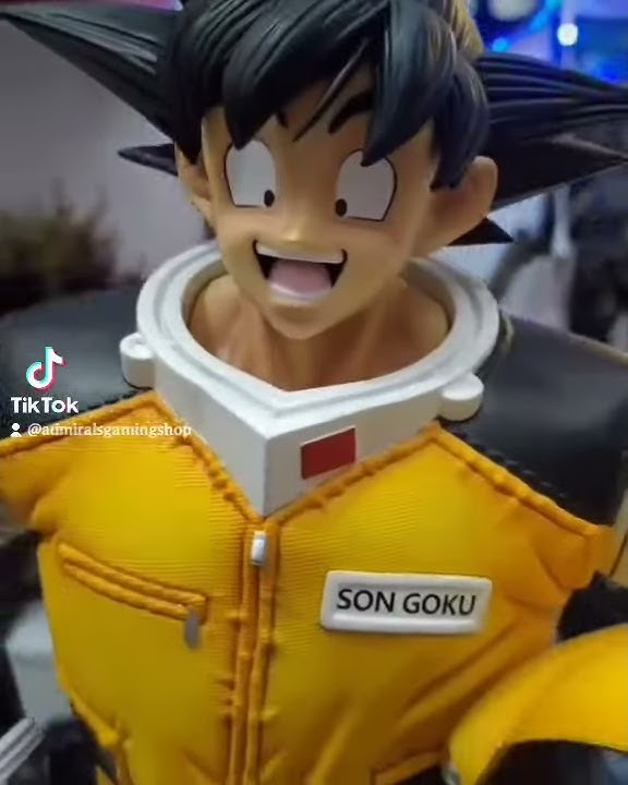 Unboxing Astronaut Son Goku